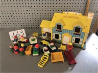 FISHER PRICE PLAY FAMILY HOUSE