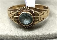 10 Kt. Gold Blue Stone Ring.