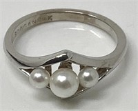 14 Kt. White Gold Cultured Pearl Ring.