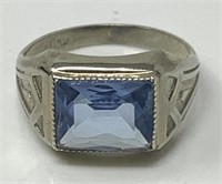 10 Kt. white Gold Blue Stone Ring.