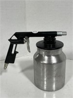 Pneumatic sprayer