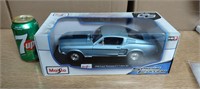 Diecast Mustang Cobra 1968 1:18 neuf