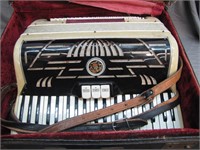 Vintage Artist royal Accordion in Original Case
