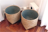 Pair woven/Plaster Baskets