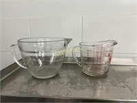 2 Glass Measuring Cups