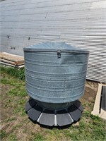 Ideal hog feeder dented top   will load