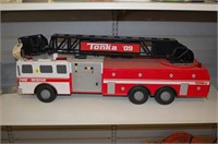 Tonka L09 Fire Truck W/ Moving Ladder/Lights/Sound