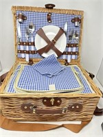 Wicker Picnic Basket Set for 2 Persons with