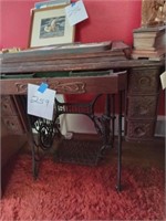 Singer Treadle Sewing machine (No shipping)