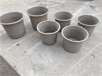 Six self watering garden pots