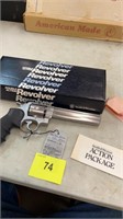 822-XX- Smith & Wesson Revolver 10 mm 610