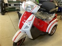 Daymak Roadster Electric Scooter w/large red case