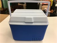 Rubbermaid Cooler *Nice & Clean