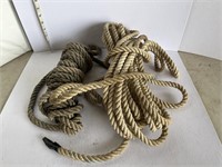 2 tie down ropes