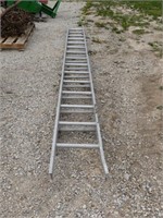30' ALUMINUM EXTENSION LADDER *NOTE CONDITION