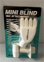 Mini blind, vacuum, attachment cleaner