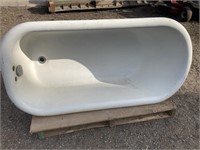 White cast claw foot tub