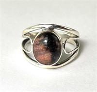 Sterling Ring Unique Stone 4 Grams Size 7.5