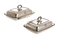 PAIR OF GEORGE III ENGLISH SILVER DISHES, 3,336g