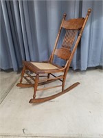 ByronA2C4 1pc Oak Rocking Chair