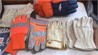 BAG OF WINTER GLOVES AND WORK GLOVES