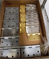 TRAY OF HINGES