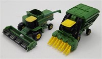 1/64 Scale Ertl John Deere Combine & Cotton Picker