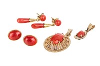 GROUP OF YELLOW GOLD AND CORAL JEWELLERY, 6.6g