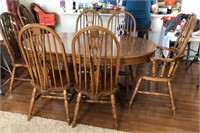 DINNING ROOM TABLE W/ 2 LEAVES & 6 CHAIRS