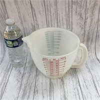 Tupperware 8 Cup Plastic Measuring Cup