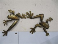 2 METAL FROG WALL PLAQUES