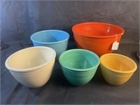 5 Vintage Fiesta Ware Mixing Bowls, w Med. Green