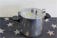 Pressure Cooker / Chicken Bucket
