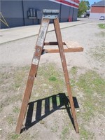 Wooden Step Ladder 5'