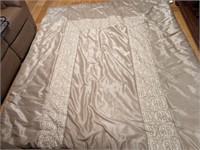 Good Clean Qn Sz Comforter & 2 Pillow Shams