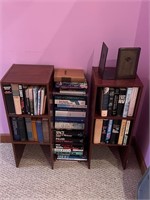 2 small shelves and books