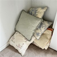 Accent Pillows & Comforters