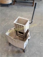 Rolling Mop Bucket with Wringer
