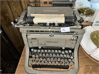 ANTIQUE UNDERWOOD TYPEWRITER