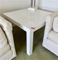 32" x 32" x 20" White Accent Table