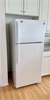 GE Refrigerator in Kitchen - Works