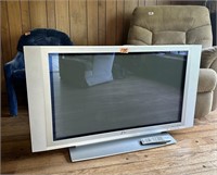 Zenith 42" Plasma TV with Remote *NO CORD*