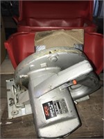 Skil Saw with hard case and blades. 71/4” saw,