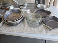Box lot of cookie, pie & cake tins and more.