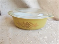 Vintage Pyrex Casserole Dish, 1 1/2 quart oval.