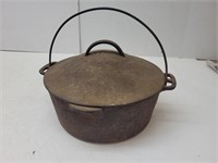Cast Iron Wagner Dutch Oven with Lid