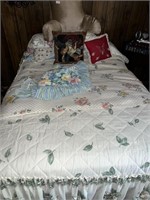 TWIN BED AND LINENS PILLOWS