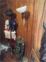 FLOOR LAMP W WINFCHIMES