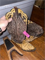 COWBOY BOOTS WITH BOOT PULLER