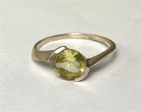 Sterling Unique Peridot Ring 3 Grams Size 10.5